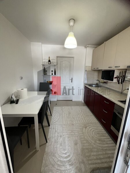 Piata Gorjului Vindem apartament 3 camere -centrala proprie