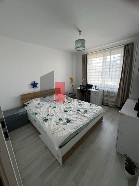 Piata Gorjului Vindem apartament 3 camere -centrala proprie