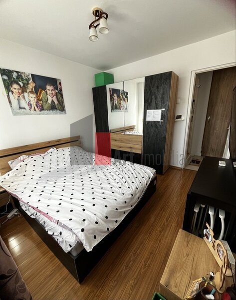 Piata Gorjului Vindem apartament 3 camere -centrala proprie