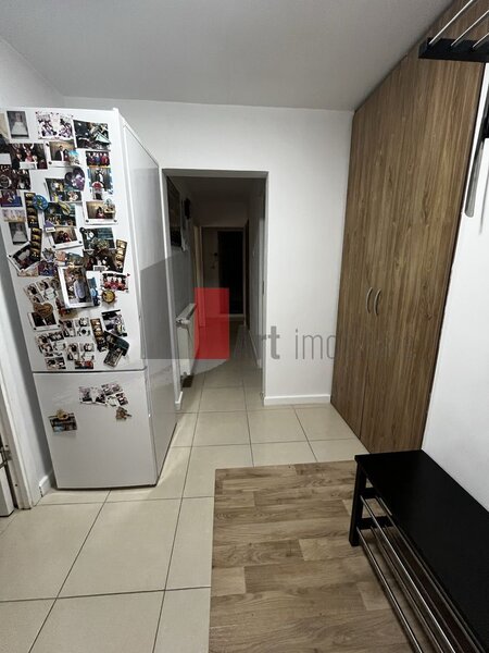 Piata Gorjului Vindem apartament 3 camere -centrala proprie