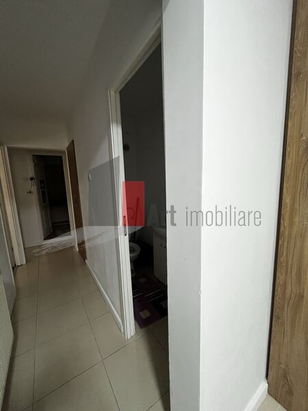 Piata Gorjului Vindem apartament 3 camere -centrala proprie